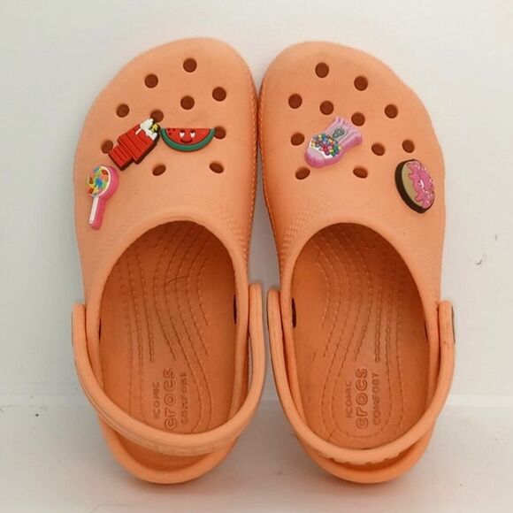 Girls Peach Crocs with Fun Charms - Size 12 - Picture 3 of 6
